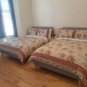 London Luxury 2 Bedroom Flat 5min Walk From Overground, With Free Wifi, Free Parking-sleeps X6 , Ilford United Kingdom