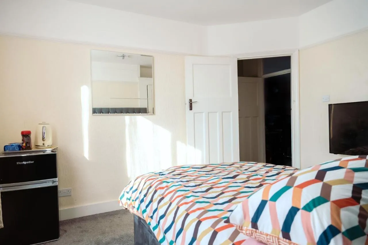 Exclusive 26 Room Ilford 0*,  United Kingdom