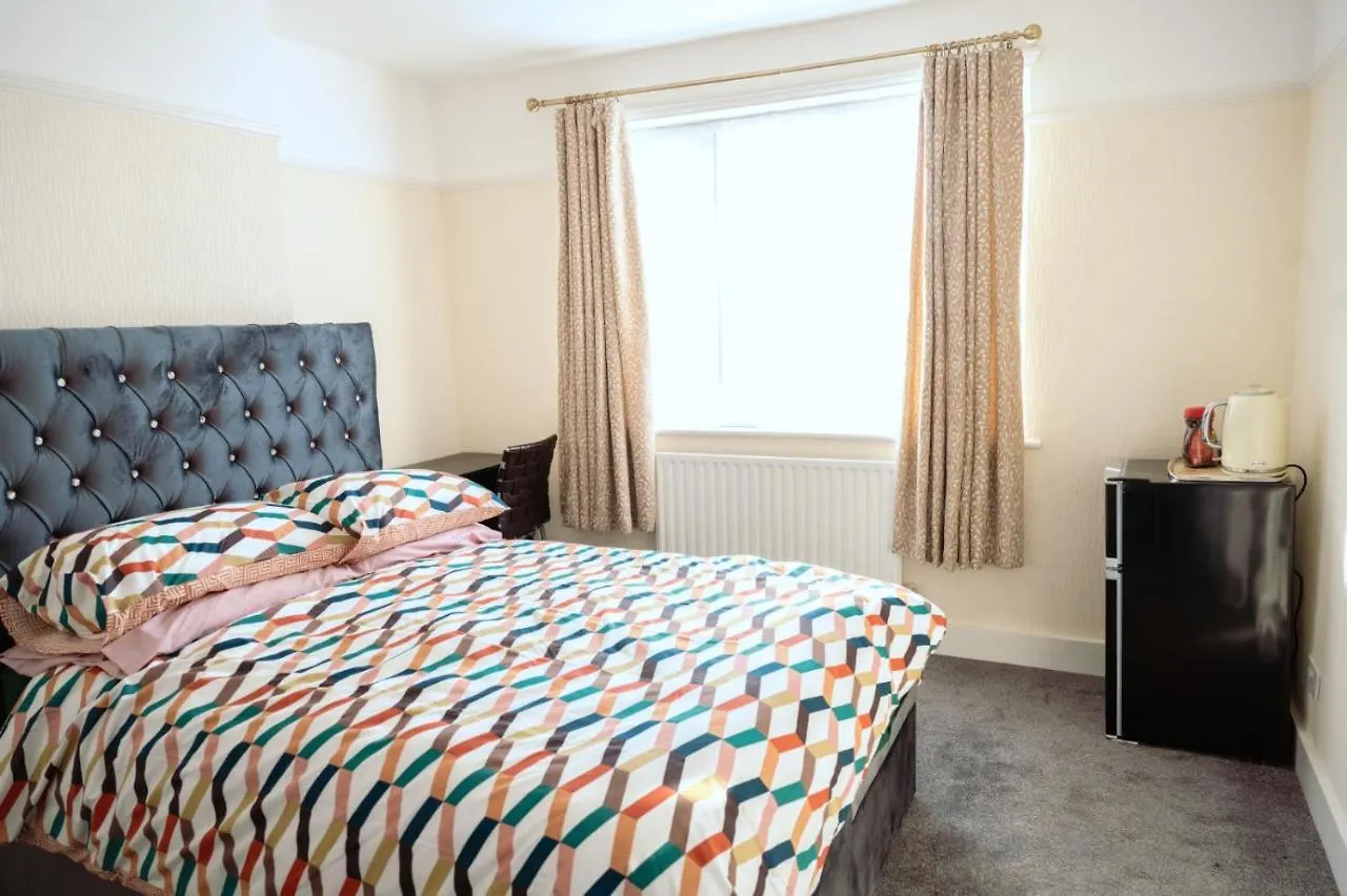 Exclusive 26 Room Ilford Homestay